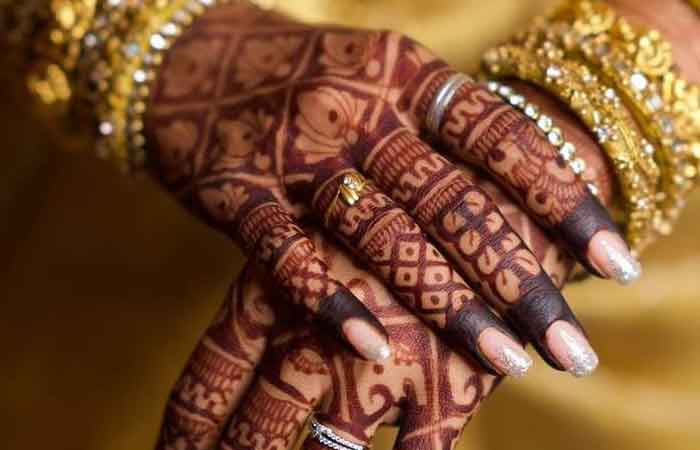 Hartalika Teej: हाथों में रचाने वाली हैं मेहंदी, ये Back Hand डिजाइन करें  ट्राई - easy mehndi design for back hand-mobile