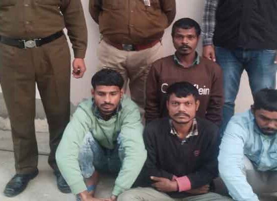 क्राइम ब्रांच ने मंदिरों में चोरी करने वाले सक्रिय गिरोह के चार सदस्यो को गिरफ्तार किया है।