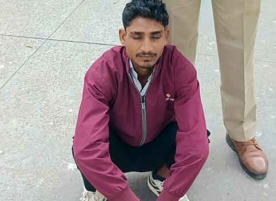 वाहन चोरी करने वाले आरोपी को क्राइम ब्रांच सेक्टर 25 ने गिरफ्तार किया है