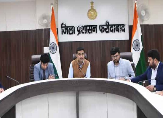 डीसी ने बताया कि 11 दिसम्बर को जिला फरीदाबाद वासी एक साथ दोपहर 12 बजे से ग्लोबल श्लोकोच्चारण में भागीदार बनेंगे