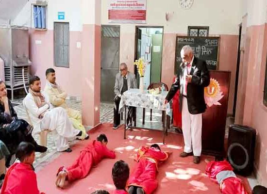 सूरजकुंड रोड स्थित श्री सिद्धदाता आश्रम में संचालित स्वामी सुदर्शनाचार्य वेद वेदांग संस्कृत महाविद्यालय में आज आपदा नियंत्रण पर एक कार्यशाला का आयोजन