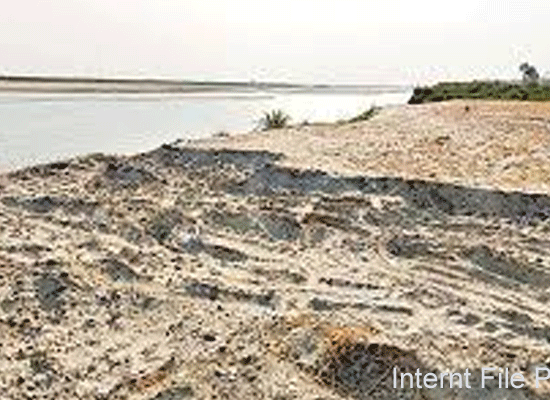 यमुना रेती और मिट्टी का अवैध खनन रोकने के लिए गांवों का माइनिंग विभाग ने किया निरीक्षण