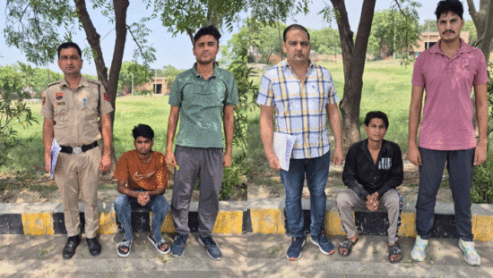 फरीदाबाद पुलिस ने 2 आरोपियों को गिरफ्तार कर उनसे देसी कट्टा, कारतूस और चाकू बरामद किया