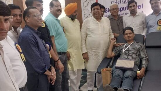आईएमए और रोटरी क्लब के संयुक्त तत्वावधान में मेगा रक्तदान शिविर का आयोजन