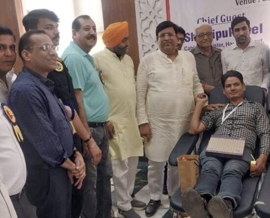 आईएमए और रोटरी क्लब के संयुक्त तत्वावधान में मेगा रक्तदान शिविर का आयोजन