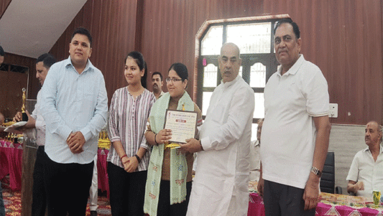 ब्राह्मण सभा ने प्रतिभाशाली विद्यार्थियों को किया प्रोत्साहित