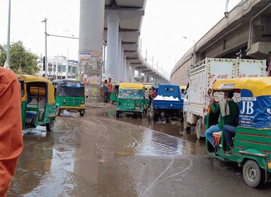 बारिश ने दिखाया हाल, अजरौंदा चौक पर फिर पानी जमा