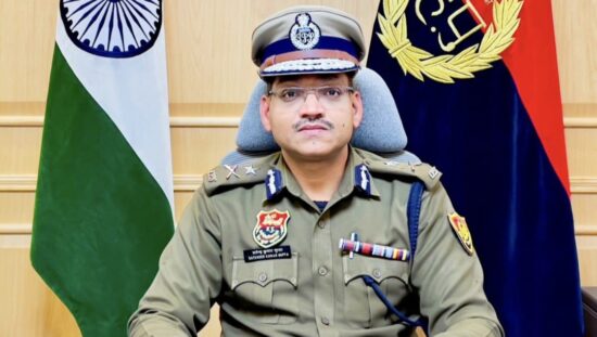 फरीदाबाद पुलिस के विशेष अभियान के दौरान बरामद अवैध हथियार, गांजा और शराब