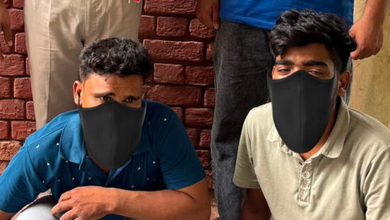 फरीदाबाद साइबर थाना एनआईटी द्वारा Ather डीलरशिप ठगी मामले में गिरफ्तार किए गए दो आरोपी।