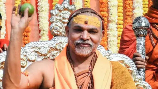 शंकराचार्य स्वामी अविमुक्तेश्वरानंद और आशुतोष ब्रह्मचारी से जुड़े विवाद पर बयान देते हुए आशुतोष ब्रह्मचारी।