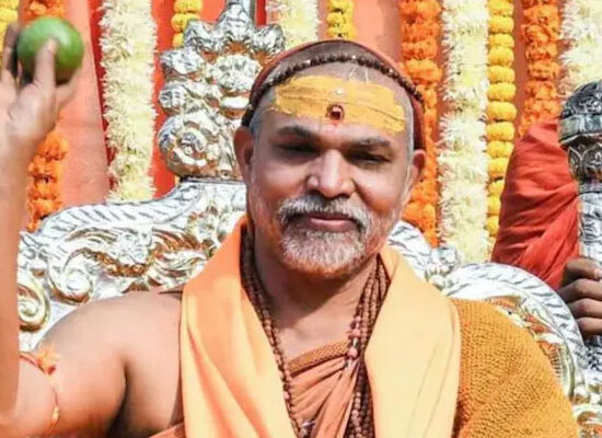 शंकराचार्य स्वामी अविमुक्तेश्वरानंद और आशुतोष ब्रह्मचारी से जुड़े विवाद पर बयान देते हुए आशुतोष ब्रह्मचारी।