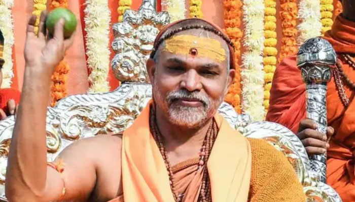 शंकराचार्य स्वामी अविमुक्तेश्वरानंद और आशुतोष ब्रह्मचारी से जुड़े विवाद पर बयान देते हुए आशुतोष ब्रह्मचारी।