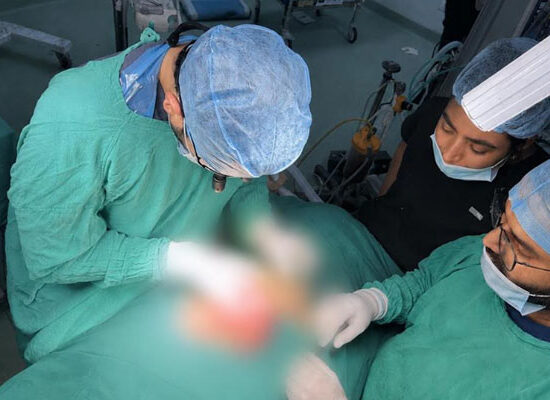 ESIC फरीदाबाद में एडवांस गैस्ट्रोइंटेस्टाइनल कैंसर सर्जरी करने वाली मेडिकल टीम