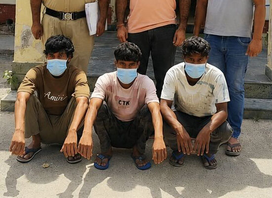 ₹15 लाख की ऑनलाइन निवेश ठगी मामले में गिरफ्तार आरोपियों के खिलाफ कार्रवाई करती साइबर थाना एनआईटी पुलिस।