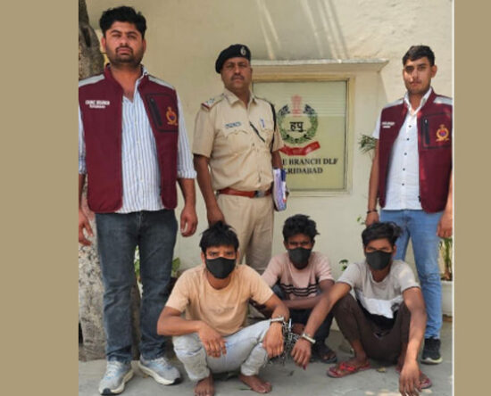 फरीदाबाद पुलिस और क्राइम ब्रांच डीएलएफ की गिरफ्त में खड़े ठेकेदार हत्याकांड के आरोपी