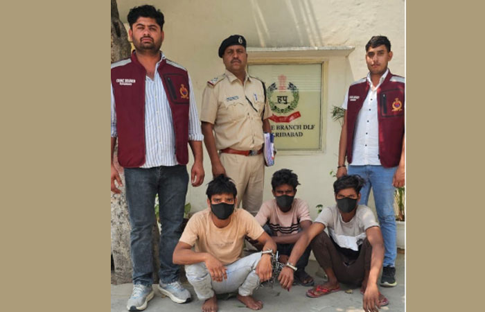 फरीदाबाद पुलिस और क्राइम ब्रांच डीएलएफ की गिरफ्त में खड़े ठेकेदार हत्याकांड के आरोपी