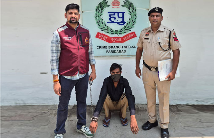 मेट्रो फ्लैट सेक्टर-56 के पास चोरी की स्कूटी के साथ फरीदाबाद पुलिस की गिरफ्त में आरोपी अनिकेत।