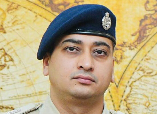 फरीदाबाद पुलिस क्राइम इंटेलिजेंस मॉडल के तहत अपराधियों की निगरानी करती हुई