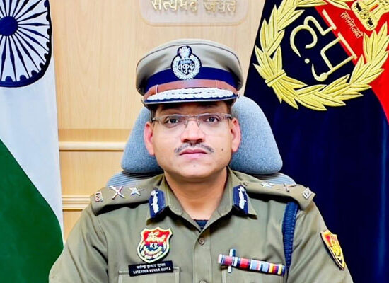 फरीदाबाद पुलिस द्वारा साइबर अपराधियों के खिलाफ कार्रवाई, 41 आरोपी गिरफ्तार और ₹19.56 लाख बरामद।