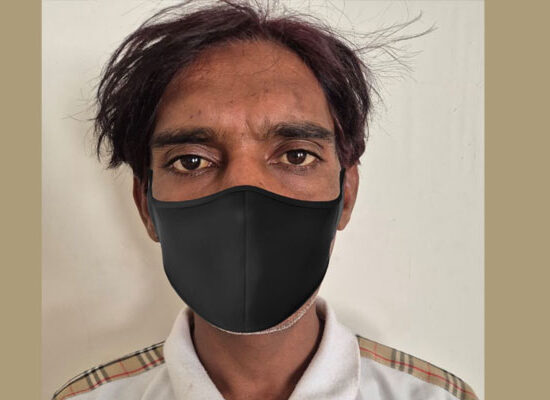 फरीदाबाद में 256 ग्राम गांजा के साथ गिरफ्तार आरोपी को लेकर जाती पुलिस टीम