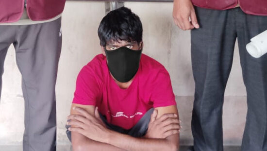 फरीदाबाद में अवैध देसी कट्टा बरामदगी मामले में गिरफ्तार आरोपी के साथ पुलिस टीम।