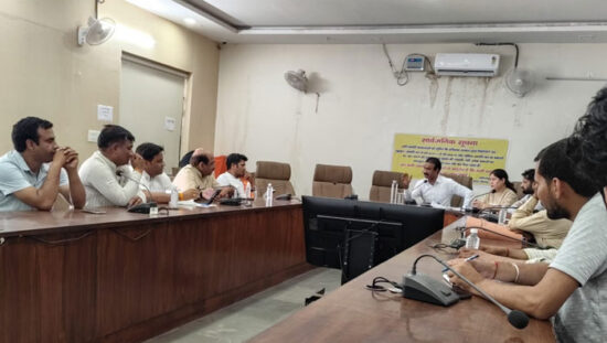 फरीदाबाद नगर निगम में प्रॉपर्टी टैक्स ब्याज माफी योजना को लेकर आयोजित बैठक