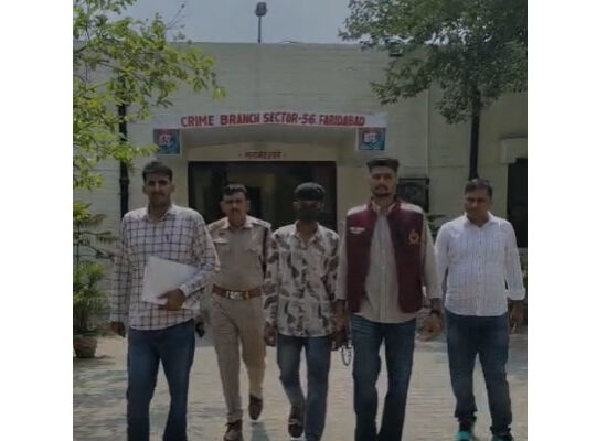 फरीदाबाद पुलिस द्वारा 272 ग्राम स्मैक के साथ गिरफ्तार नशा तस्कर।