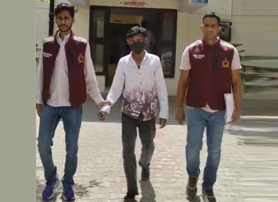चोरी की मोटरसाइकिल के साथ गिरफ्तार वाहन चोर अब्दुल रहीम, क्राइम ब्रांच सेक्टर-56 की कार्रवाई