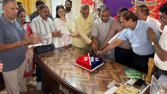 नई दिल्ली में मानव अधिकार मिशन के 15वें स्थापना दिवस समारोह में उपस्थित पदाधिकारी और सदस्य