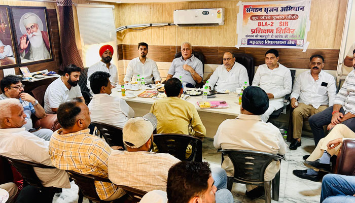 फरीदाबाद में बीएलए-2 बैठक को संबोधित करते कांग्रेस नेता करण सिंह दलाल