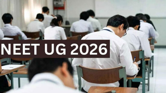 फरीदाबाद में NEET UG 2026 परीक्षा के दौरान सुरक्षा व्यवस्था को लेकर आदेश जारी करते जिलाधीश आयुष सिन्हा।