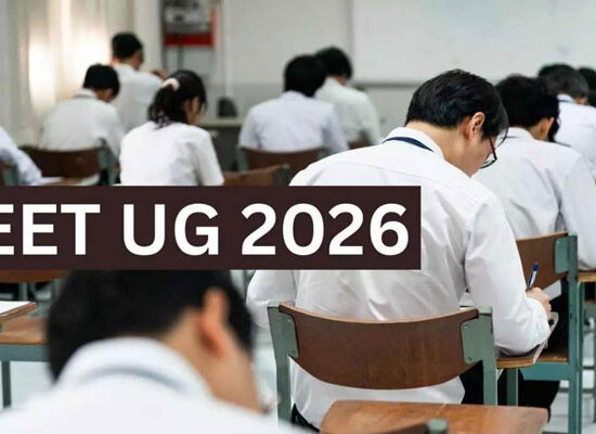 फरीदाबाद में NEET UG 2026 परीक्षा के दौरान सुरक्षा व्यवस्था को लेकर आदेश जारी करते जिलाधीश आयुष सिन्हा।