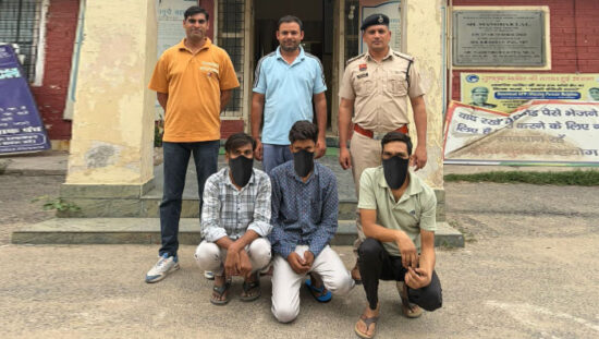 फरीदाबाद साइबर थाना NIT द्वारा फोन हैकिंग मामले में गिरफ्तार तीन आरोपी।