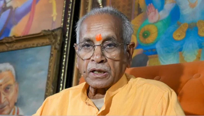 राम मंदिर चढ़ावा चोरी मामले पर मीडिया से बात करने की तैयारी करते चंपत राय