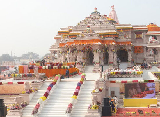अयोध्या राम मंदिर में दान राशि गड़बड़ी मामले की जांच करती एसआईटी टीम