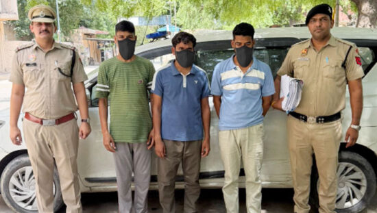 फरीदाबाद साइबर पुलिस द्वारा शेयर मार्केट निवेश ठगी मामले में गिरफ्तार आरोपी।