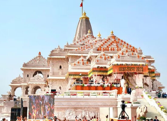 श्रीराम मंदिर चंदा मामले पर प्रेस वार्ता करते पूर्व विधायक नीरज शर्मा।
