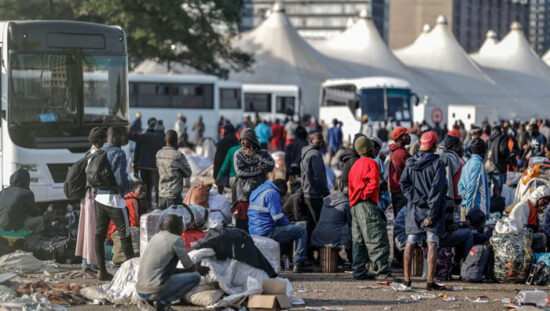 South Africa में विदेशियों के खिलाफ विरोध प्रदर्शन के दौरान सुरक्षा बल तैनात