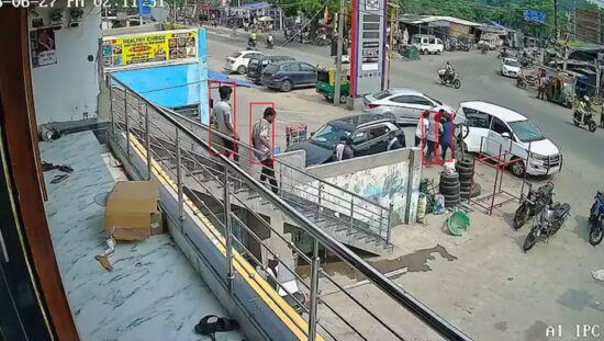 गिरिडीह में स्पीड पोस्ट के जरिए गांजा सप्लाई के आरोप में गिरफ्तार युवक सत्यम मिश्रा