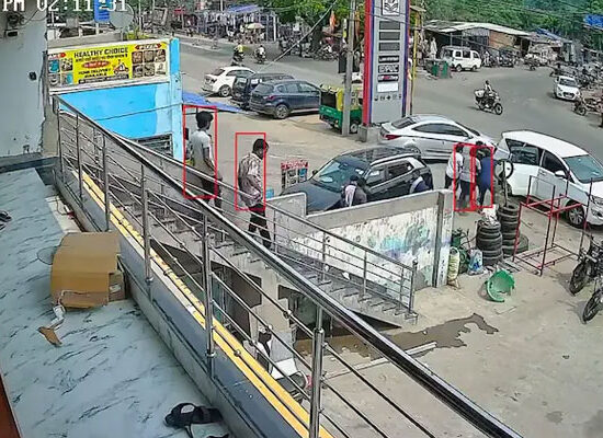 गिरिडीह में स्पीड पोस्ट के जरिए गांजा सप्लाई के आरोप में गिरफ्तार युवक सत्यम मिश्रा