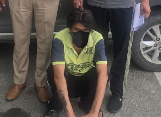 फरीदाबाद साइबर थाना एनआईटी पुलिस द्वारा स्टॉक मार्केट निवेश ठगी मामले में गिरफ्तार आरोपी।