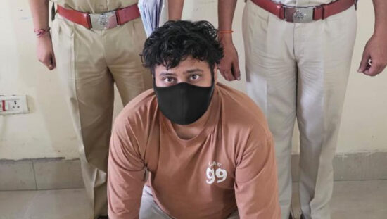 टेलीग्राम टास्क फ्रॉड मामले में गिरफ्तार आरोपी के साथ साइबर पुलिस टीम