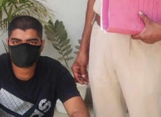 तिगांव हत्या मामले में गिरफ्तार आरोपी और बरामद मोटरसाइकिल