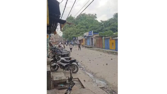 बिहार बंद के दौरान पुलिस और प्रदर्शनकारियों के बीच झड़प, पत्थरबाजी और बढ़ाई गई सुरक्षा व्यवस्था।