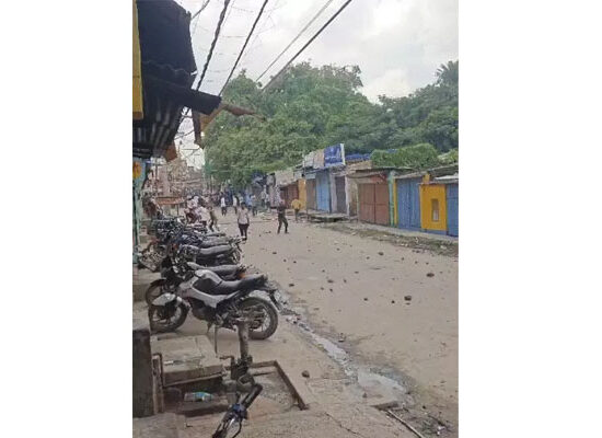 बिहार बंद के दौरान पुलिस और प्रदर्शनकारियों के बीच झड़प, पत्थरबाजी और बढ़ाई गई सुरक्षा व्यवस्था।