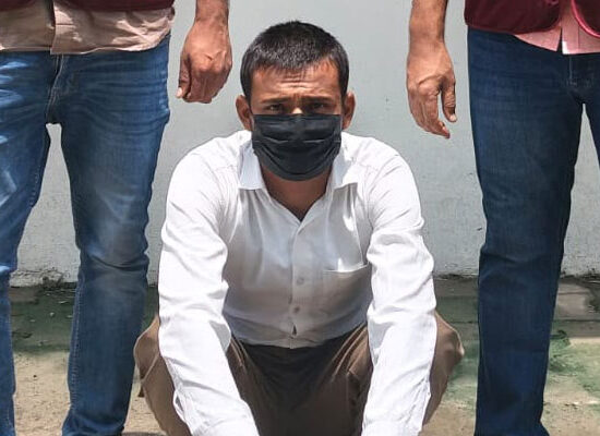 फरीदाबाद पुलिस द्वारा एटीएम मशीन से छेड़छाड़ कर रुपये हड़पने वाले आरोपी की गिरफ्तारी।