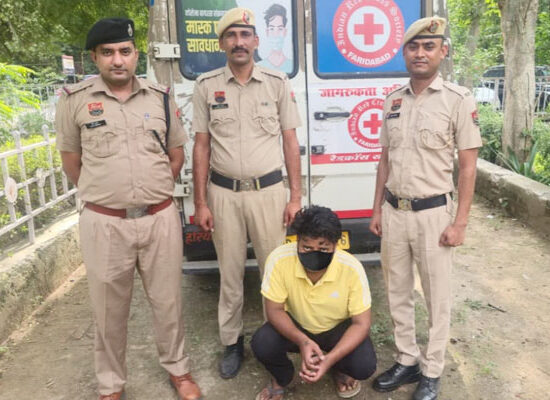 हत्या के प्रयास के मामले में गिरफ्तार आरोपी के साथ थाना आदर्श नगर पुलिस की टीम।