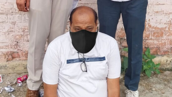 शेयर मार्केट साइबर ठगी मामले में गिरफ्तार आरोपी को लेकर कार्रवाई करती फरीदाबाद पुलिस