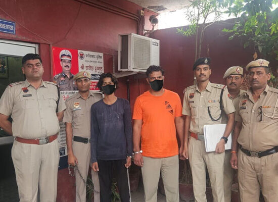 फरीदाबाद के डबुआ में रेहड़ी वालों से अवैध वसूली करने वाले गिरोह का सरगना पुलिस की गिरफ्त में।