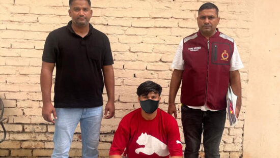 गौच्छी मारपीट मामले में गिरफ्तार आरोपी और बरामद स्विफ्ट कार के साथ पुलिस टीम